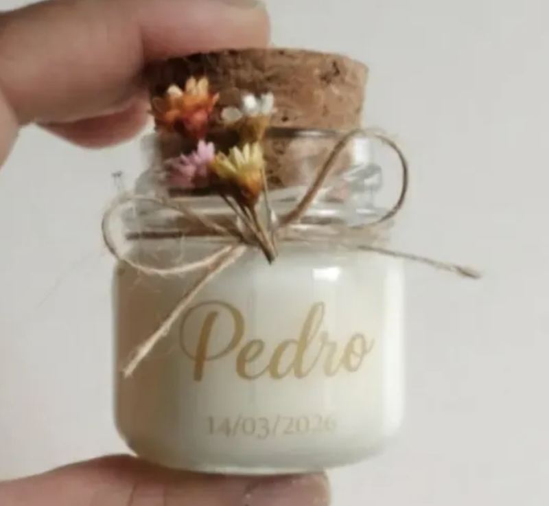 Mini vela con nombre como detalle para invitados
