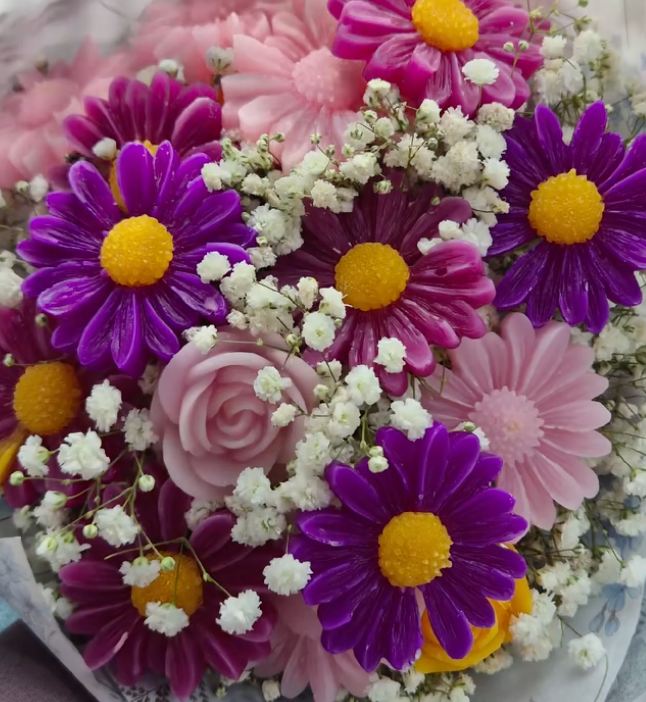 Bouquet de flores de cera de colores
